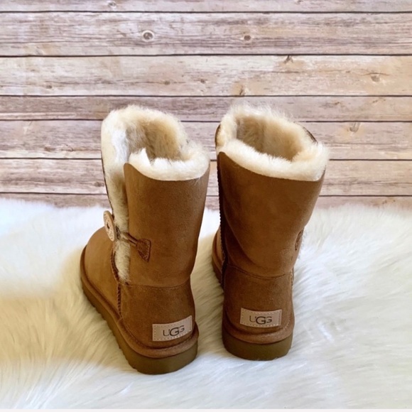 UGG Chestnut Bailey Button II Boots - Picture 6 of 8